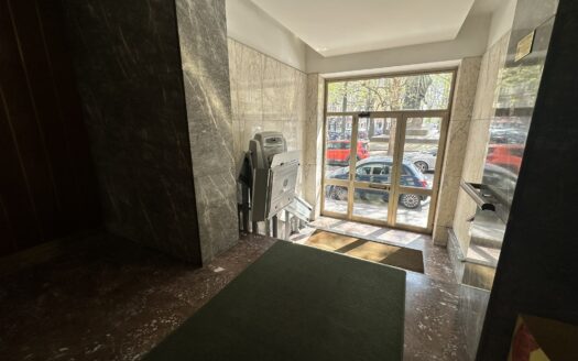 Luminosissima ampia metratura adiacenze Corso Dante