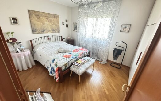 Adiacenze Corso Bramante quadrilocale in signorile complesso residenziale