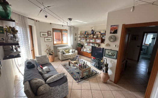 Adiacenze Corso Bramante quadrilocale in signorile complesso residenziale