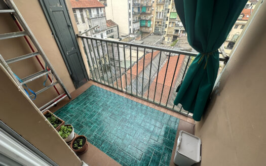 Bilocale con terrazzo adiacenze Corso Dante