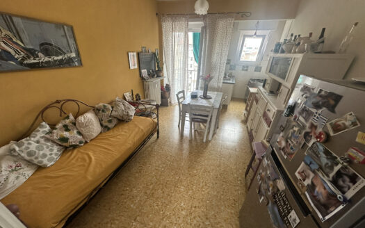 Bilocale con terrazzo adiacenze Corso Dante
