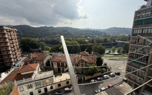 Signorile ampia metratura in Corso Massimo D'Azeglio