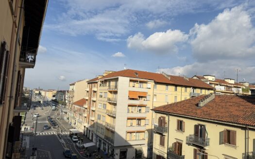 Luminoso trilocale in Via Nizza – Palazzo della Regione