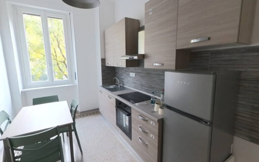 Trilocale arredato – piazza Galimberti 21