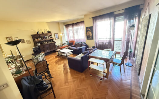 Luminoso quadrilocale adiacense Corso Massimo D'Azeglio