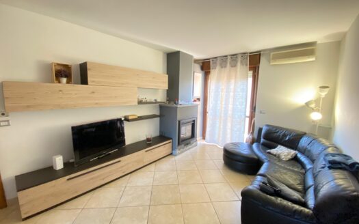 Ampio 5 locali in palazzina del 2001