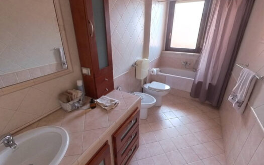 Ampio 5 locali in palazzina del 2001