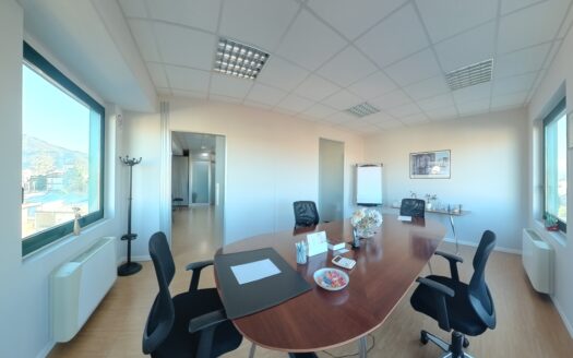 Torino, Ufficio di 130 mq arredato