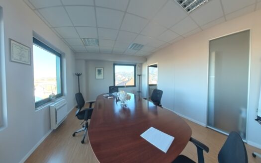 Torino, Ufficio di 130 mq arredato