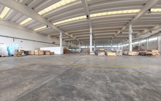 Riva Presso Chieri, Capannone di 5000 mq con area esterna di 3000 mq