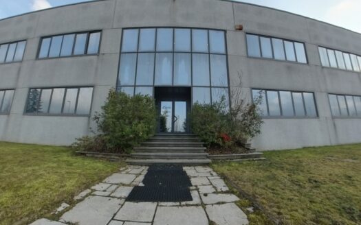 Riva Presso Chieri, Capannone di 5000 mq con area esterna di 3000 mq