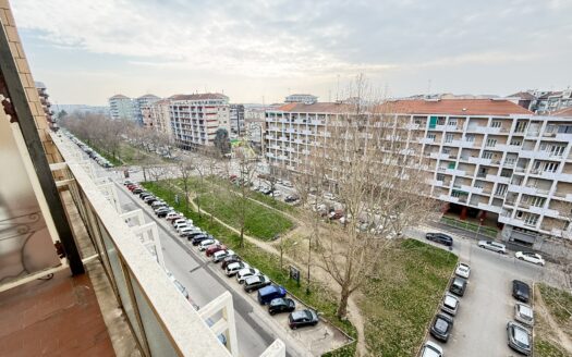 Panoramico quadrilocale in Corso Siracusa