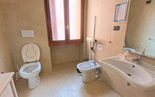 via Comentina 42, Asti