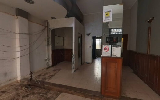 Negozio via Melchiorre Voli 32