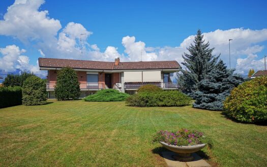 Villa signorile 2950 mq di parco.