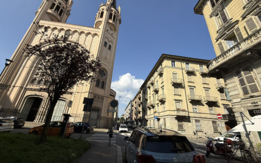 Ampio 5 locali adiacenze Corso Marconi