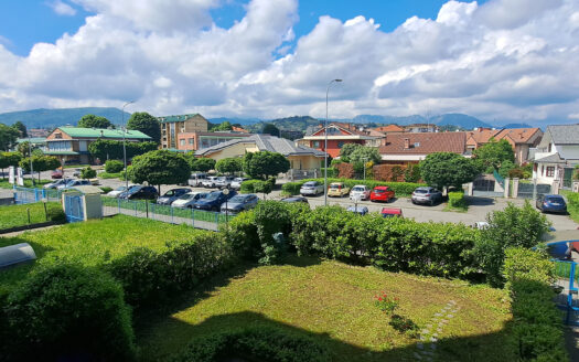 Appartamento in Vendita a Pinerolo con terrazzo