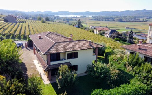 Villa con giardino e vista lago di Viverone