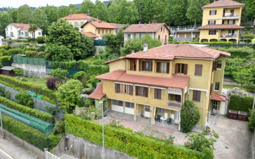 Moncalieri, villa autonoma con ampio giardino