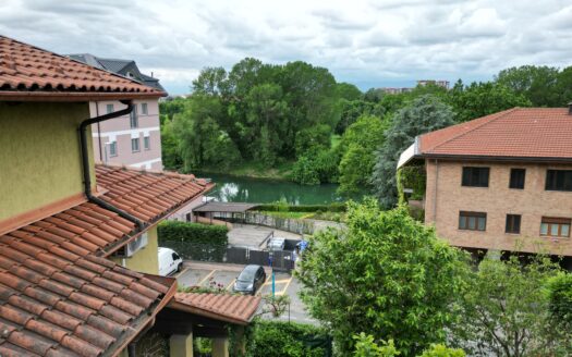 Moncalieri, villa autonoma con ampio giardino